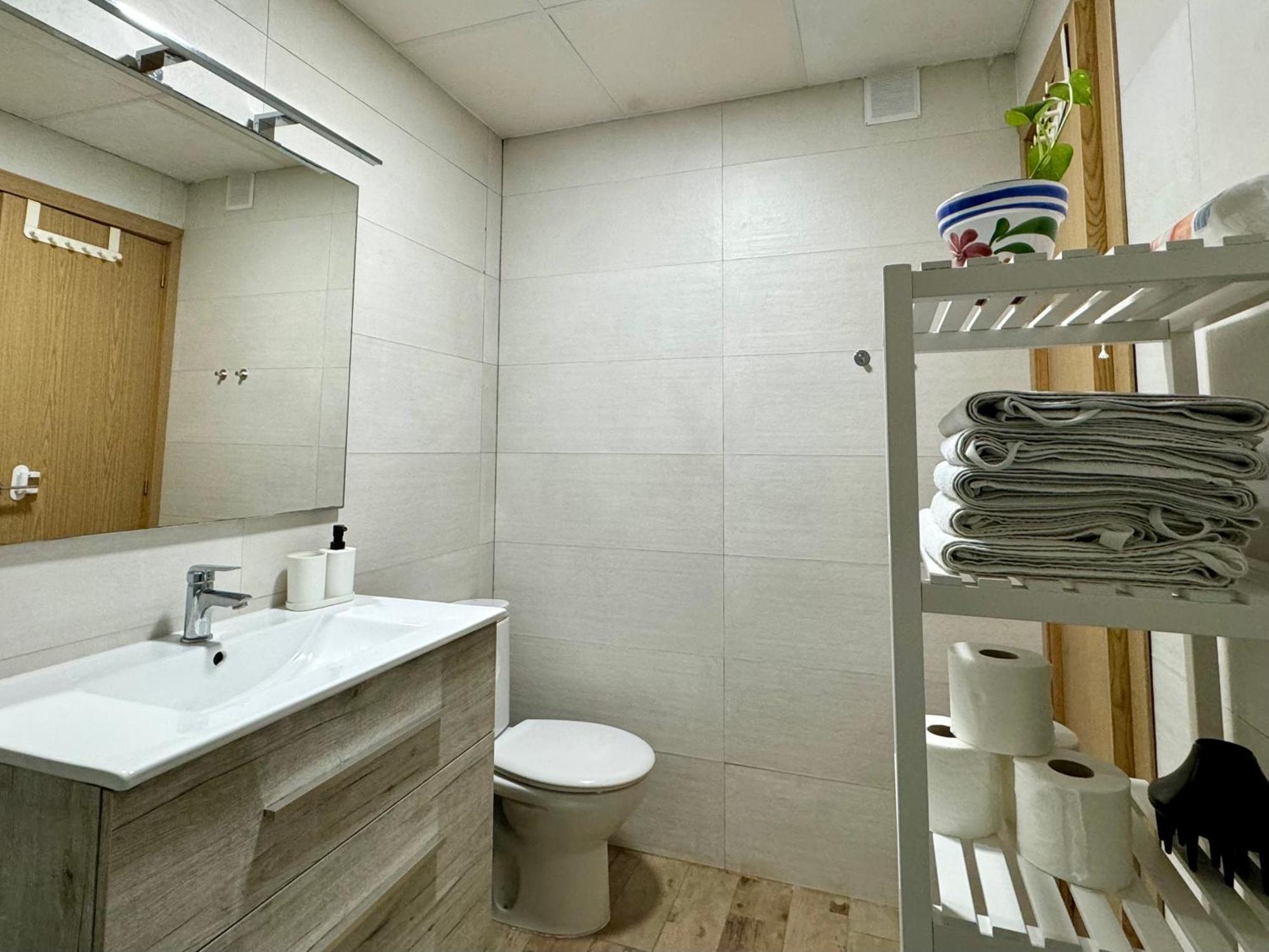Alex Bed & Breakfast - Your Home Away Including Breakfast - In A Real Home ฟูเอนฮิโรลา ภายนอก รูปภาพ